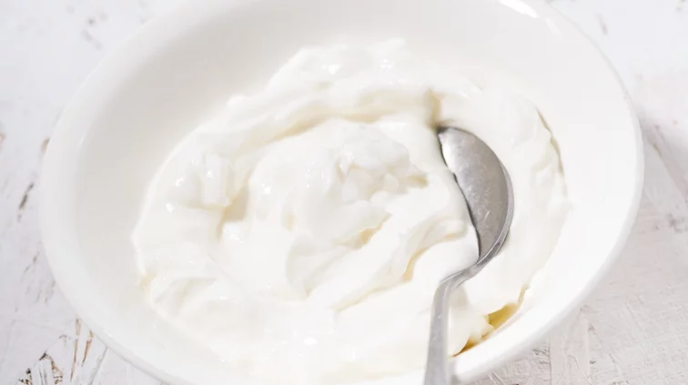 "Ένα γιαουρτάκι" για βραδινό: Τι να βάλεις μέσα για να χορτάσεις πραγματικά