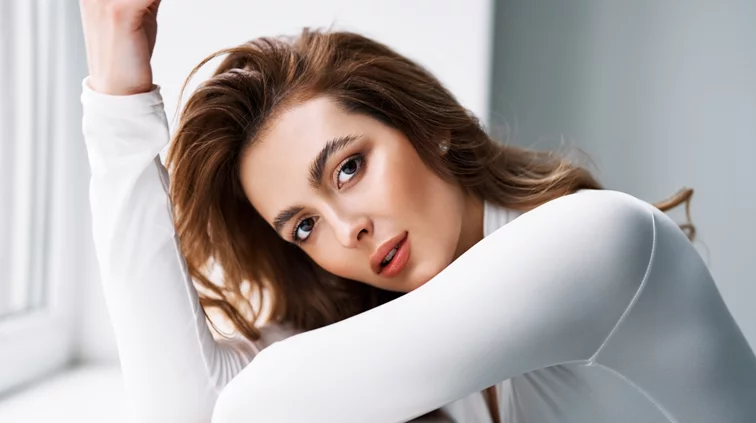 Φρύδια σαν lamination χωρίς κόστος: Το θαυματουργό brow gel που κοστίζει λιγότερο από 9 ευρώ