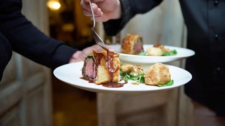 Στα high end εστιατόρια της Αθήνας δεν πας μόνο για το φαγητό