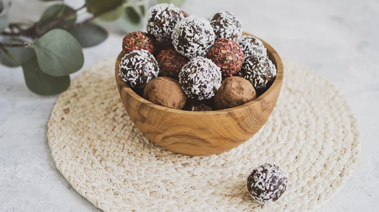 6 φθινοπωρινές συνταγές για energy balls - υγιεινά, λαχταριστά και γεμάτα ενέργεια