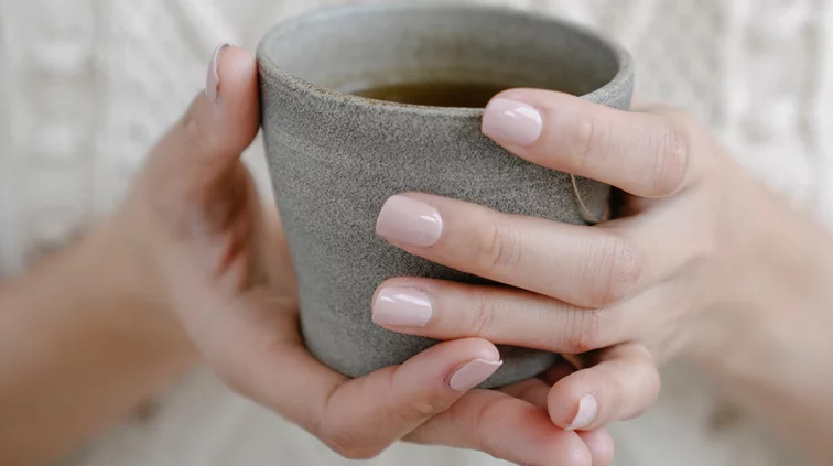 Πονόλαιμος: Άμεση ανακούφιση με αυτές τις τροφές και ροφήματα