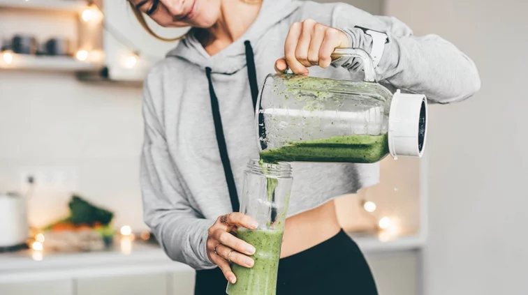 5 φυσικά ροφήματα που σταματούν τη γήρανση - και είναι πεντανόστιμα