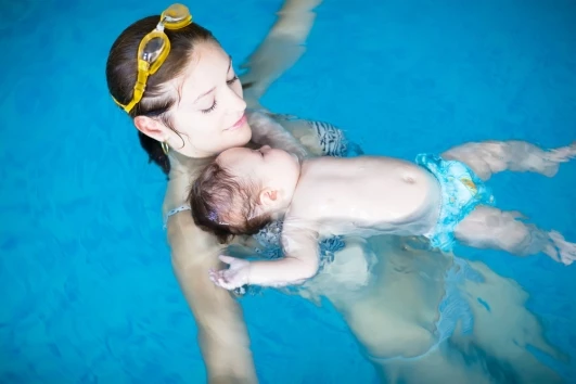 5 λόγοι που με έπεισαν να γράψω το παιδί μου στο κολυμβητήριο - εικόνα 3