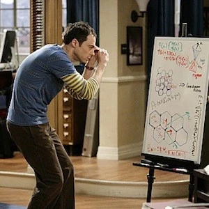 tvlia.com.files.2010.02.Sheldon-Cooper-buscando-una-respuesta