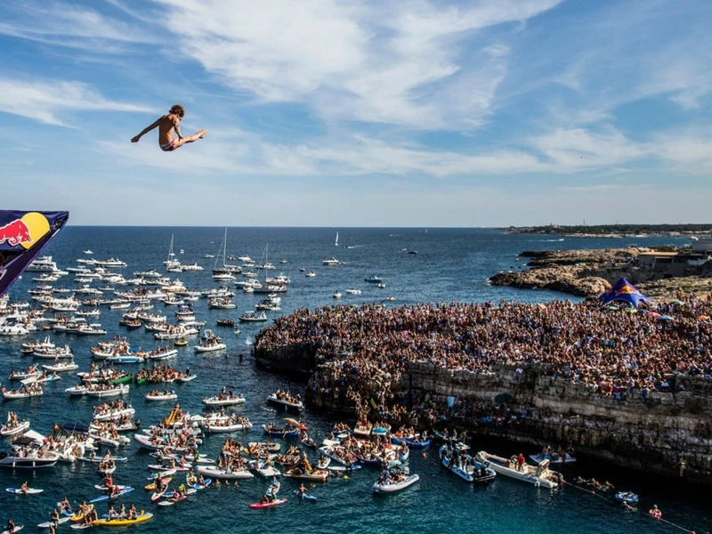 red-bull-cliff-diving-43_wm69