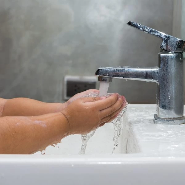 Σε ποια ηλικία μπορεί να κάνει μπάνιο μόνο του το παιδί ή να πλύνει τα χέρια του; - εικόνα 1