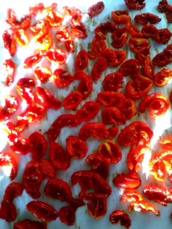 Πώς θα φτιάξεις λιαστές ντομάτες μόνη σου στο φούρνο - εικόνα 3