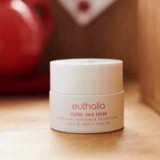 Τα 3 θαυματουργά προϊόντα περιποίησης Euthalia που θα αλλάξουν την επιδερμίδα σου σε λίγες μέρες - εικόνα 2
