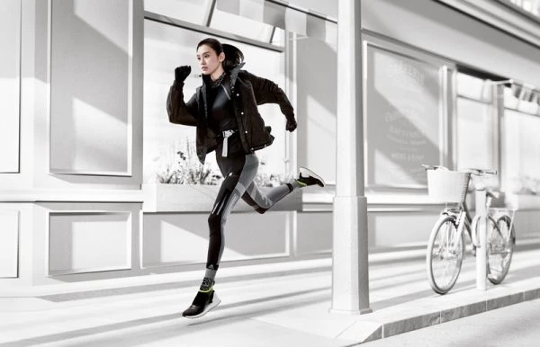 H νέα συλλογή adidas by Stella McCartney θα σε στείλει... προπόνηση - εικόνα 4