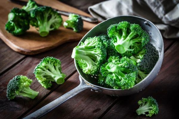Πέντε λαχανικά που πρέπει να τρως ωμά (αλλά έχεις συνηθίσει να τα μαγειρεύεις) - εικόνα 1