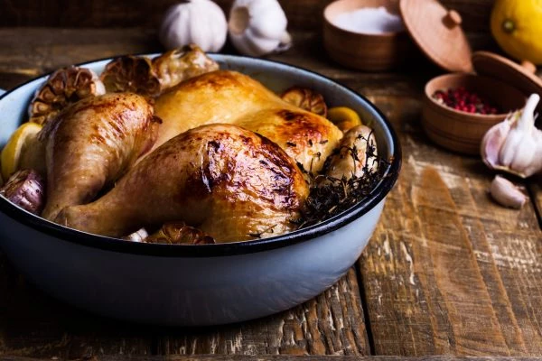 10 συνταγές με κοτόπουλο για εύκολο γεύμα με άπαχη πρωτεΐνη (στο φούρνο, σε γάστρα, σαλάτα, τορτίγια, σούπα, ακόμα και ομελέτα) - εικόνα 3
