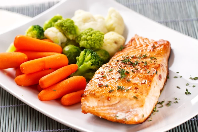https://www.istockphoto.com/photo/fillet-of-salmon-with-mixed-vegetables-gm175183269-21840310