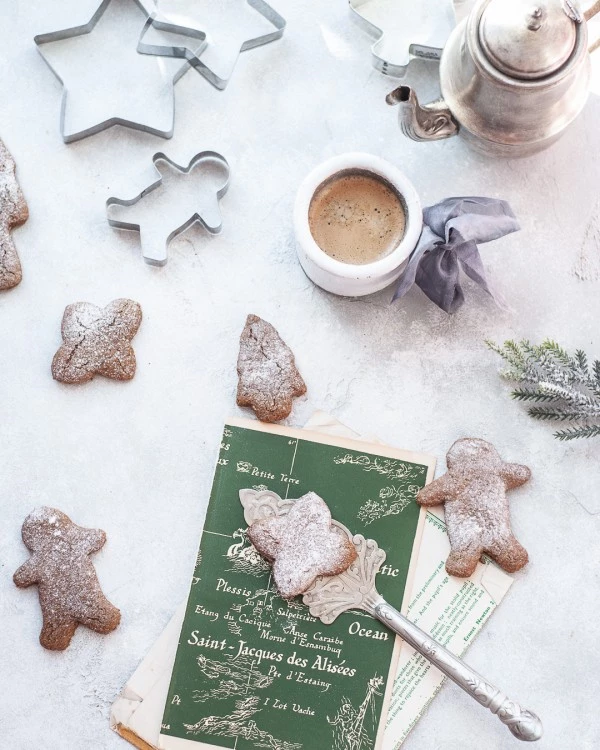 Υγιεινά gingerbread cookies με βρώμη και μελάσα - εικόνα 1