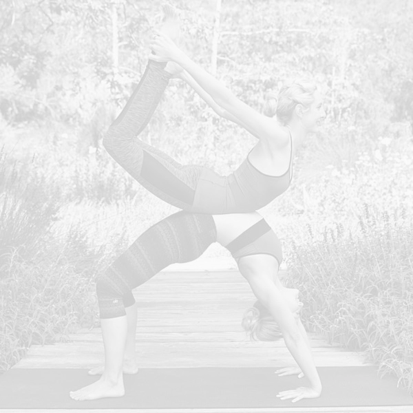 Ξεκίνα σήμερα κιόλας αν μοιράζεσαι το ίδιο πάθος για yoga με τη φίλη σου.