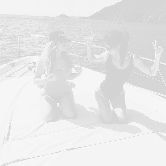 Κhloe Kardashian και Kendall Jenner.