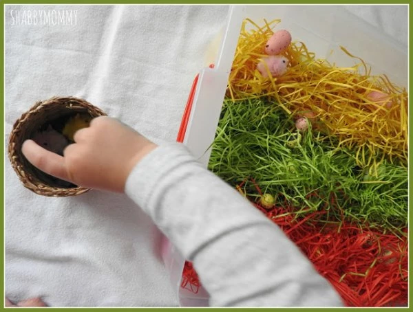 Sensory play: Το δικό μας αισθητηριακό παιχνίδι για πασχαλινό κυνήγι αβγών